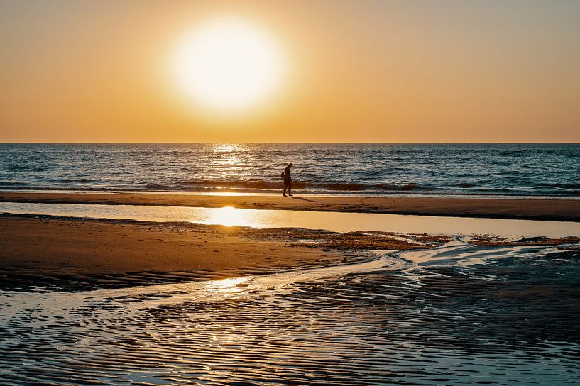 Abendspaziergang am Strand von Paul Poot