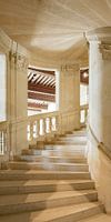 Escalier classique dans le château.