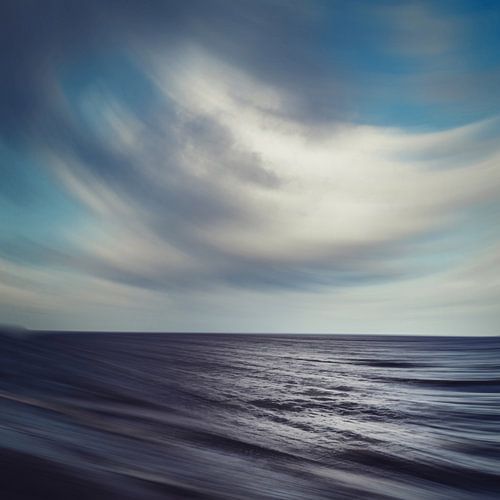 Dramatische lucht boven zee - abstractie