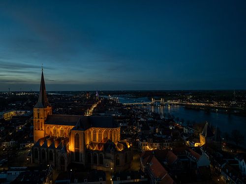 Bovenkerk Kampen in het avondlicht