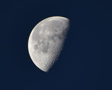 La lune d'octobre dans la nuit sur Claude Laprise