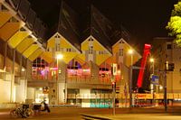 Kubuswoningen in de Rotterdamse nacht