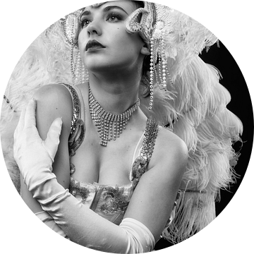 Burlesque sexy showgirl als pinup in zwartwit met mooie details van Atelier Liesjes