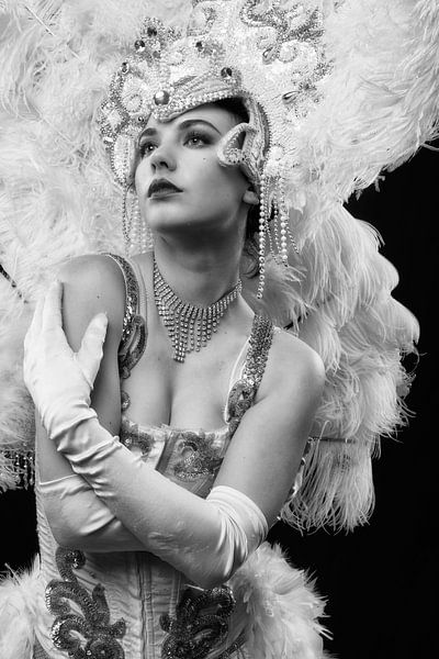 Burlesque sexy showgirl als pinup in zwartwit met mooie details van Atelier Liesjes