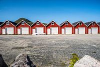 Norwegische Fischerhütten in einer Reihe auf den Lofoten, Fotodruck