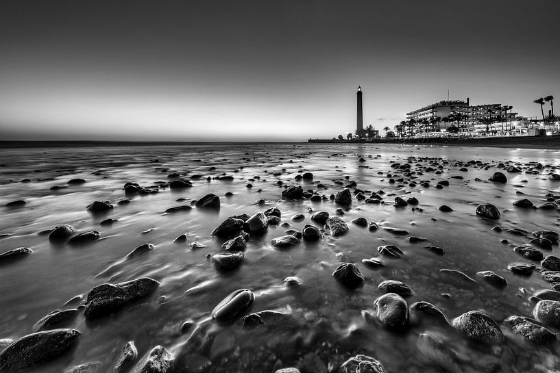 Phare de Maspalomas sur Gran Canaria. Image en noir et blanc. par Manfred Voss, Photographie Noir et Blanc