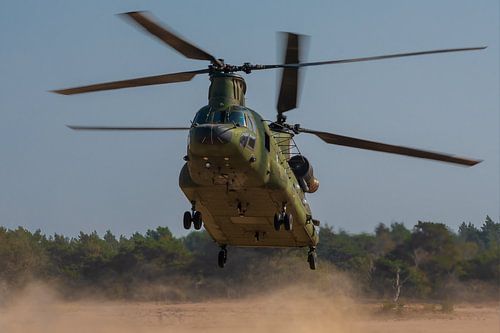 Landing Chinook CH-47D at GLV5.