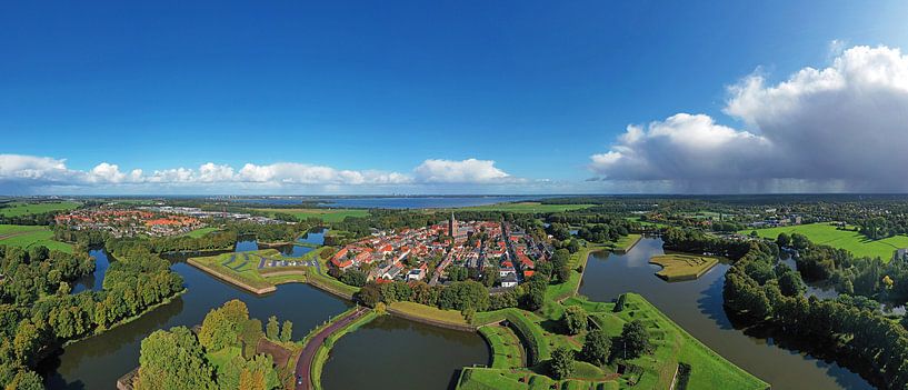 Lucht panorama van Naarden Vesting in Nederland van Eye on You
