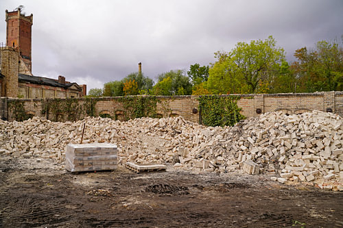 Sloop van het opslaggebouw van het complex Böllberger Mühle in Halle