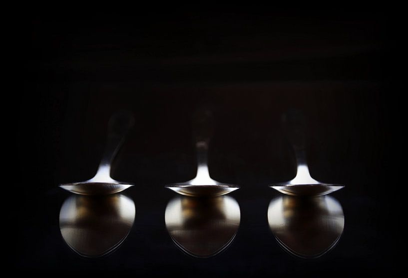 Spoons in the dark by Heleen Padje