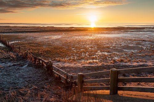 Zonsopgang boven de Waddenzee, een start van een prachtige winterdag.