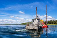 Ostseeküste mit Bauschiff vor der Insel Hasselö in Schweden von Rico Ködder Miniaturansicht