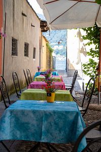 Het lege terras op Orta San Giulio