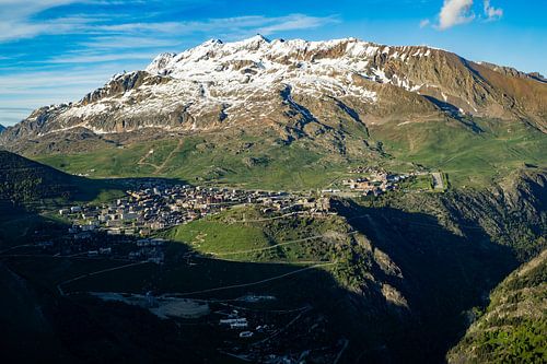 Flying over Belledonne, a view of the Huez-'Alpe d'