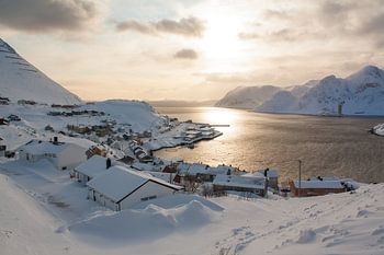 Goldenes Sonnenlicht in Honningsvåg