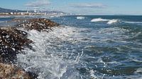 Golven in de branding van de Middellandse Zee aan de Costa Blanca