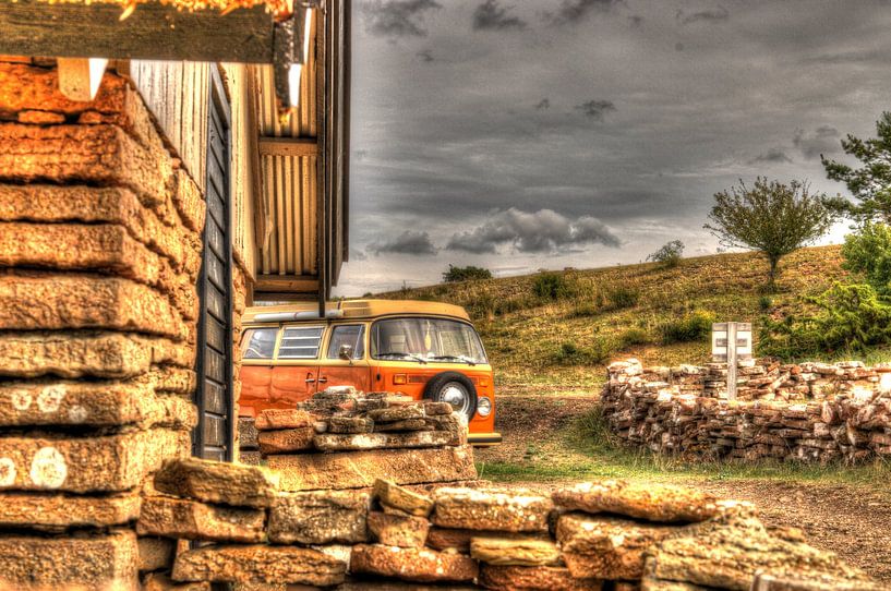 Oude Volkswagen bus op het Eiland Öland van GoWildGoNaturepictures