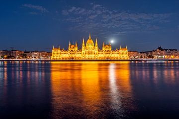 Budapest parliament building during a full moon (0170) by Reezyard