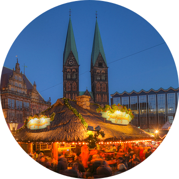 Oud stadhuis met Sint-Pieterskathedraal en kerstmarkt op het marktplein in Abendd�mmerung, Bremen, D van Torsten Krüger
