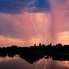 Drievoudige bliksem aan de Linge bij zonsondergang van Gerben Tiemens