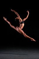 Saut en hauteur d'une danseuse de ballet