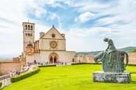 Basilika und Statue des Heiligen Franziskus in Asssi, Italien von Jenco van Zalk Miniaturansicht