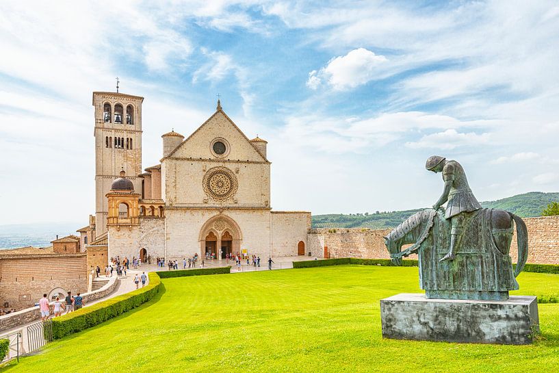 Basilika und Statue des Heiligen Franziskus in Asssi, Italien von Jenco van Zalk