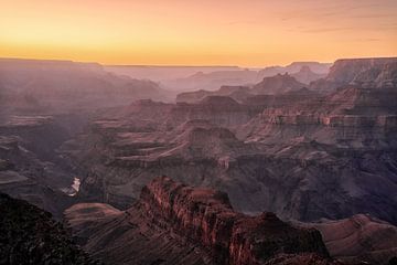 De verbazingwekkende Grand Canyon na zonsondergang