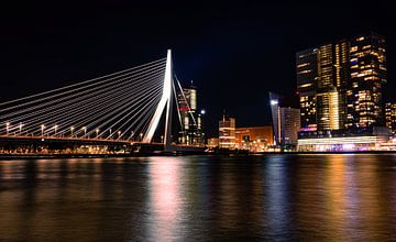 De Erasmusbrug in Rotterdam van Rick van de Kraats