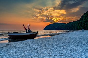 A view of Binz beach towards the pier by Andreas Völkel