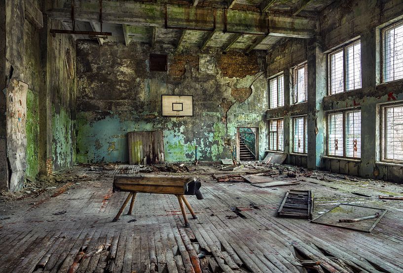 Ukraine, Tschernobyl. Sporthalle. von Maurits van Hout