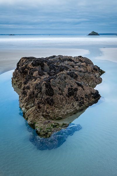 Tropischer Strand auf der Halbinsel Crozon in der Bretagne von Sandy Spaenhoven Photography
