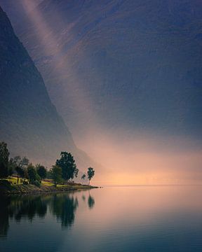 Zonsopkomst Lovatnet, Noorwegen van Henk Meijer Photography