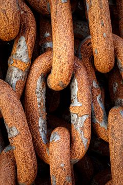 Close-up of a rusty anchor chain by gaps photography