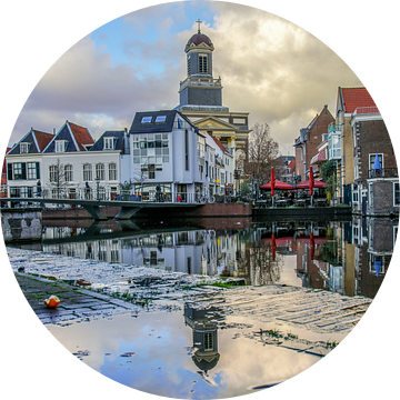Oude Rijn en Hartebrugkerk in Leiden van Dirk van Egmond
