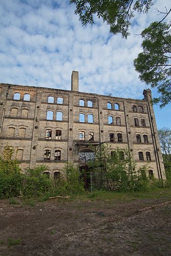 Ruïne van het pakhuis van het molencomplex Böllberg in Halle in Duitsland