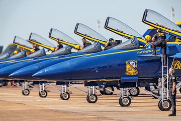 De Blue Angels beginnen bijna aan de vliegshow. van Jaap van den Berg