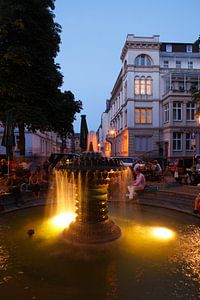 Wiesbaden : Biergarten in der Adolfsallee mit Brunnen