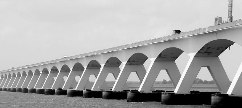 Die Zeelandbrug schwarz und weiß von Niek Traas