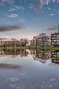 Canal de la ville et infirmerie de Leeuwarden juste avant le coucher du soleil par Harrie Muis Aperçu