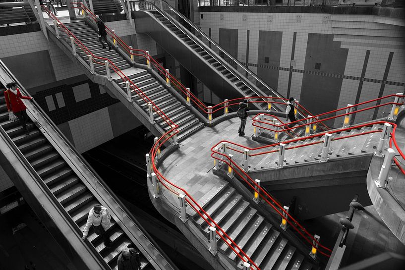 Trappen in Station Rotterdam Blaak par Robert van Brug