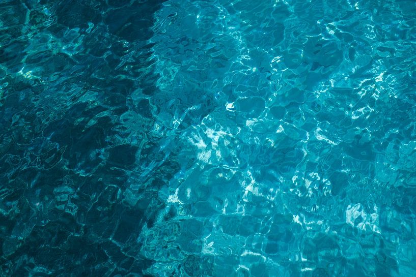 Blauw zeewater op Ibiza // Reisfotografie van Diana van Neck Photography