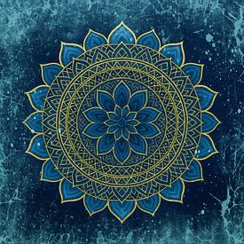 Gouden licht in de diepblauwe mandala van Sabine Wagner