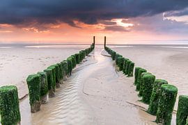 Zeeland's groynes by Peter Kuipers