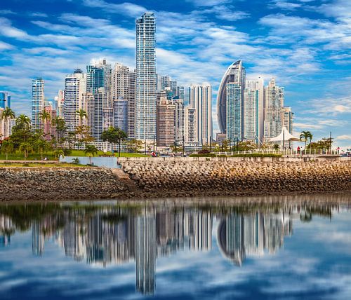 De skyline van Panama City.