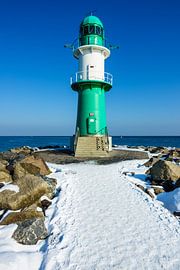 Die Mole in Warnemünde im Winter von Rico Ködder