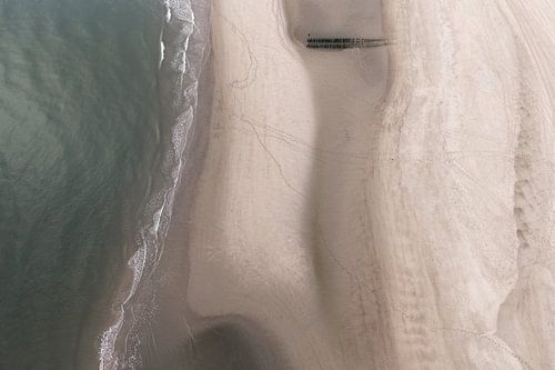 Struktur im Sand 2 von Linda Raaphorst