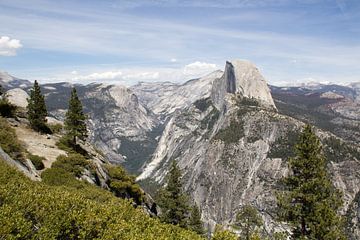 Yosemite National Park: vergezicht met El Capitan van Henk Alblas