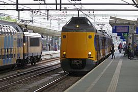 Intercity nach Den Haag in Zwolle von Robert Stremming