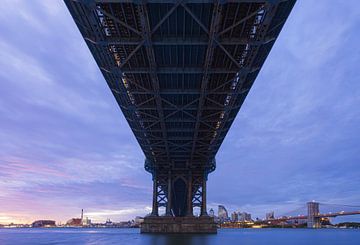 New York City - Manhattan Bridge (USA) van Marcel Kerdijk